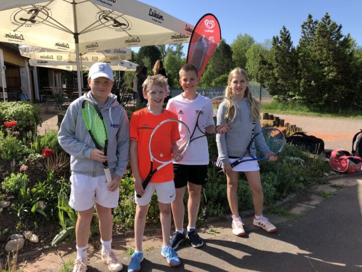 Read more about the article Klarer Sieg der Midcourt-Kinder gegen Engelmannsreuth